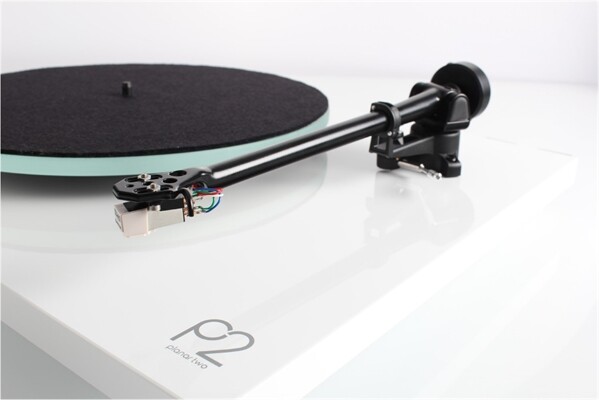 REGA Planar 2