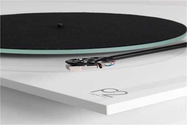 REGA Planar 2