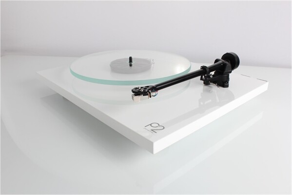 REGA Planar 2